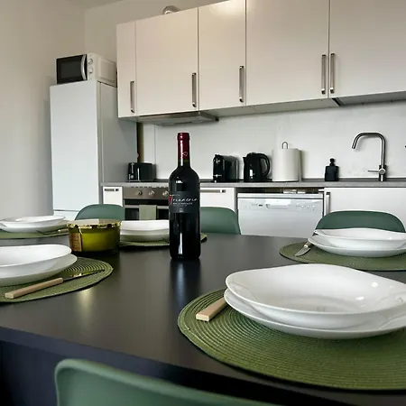 Luxury Skyline In Center Of * 우디네